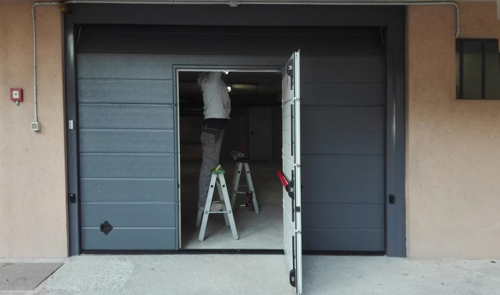 Manutenzione portoni garage con tecnici Breda